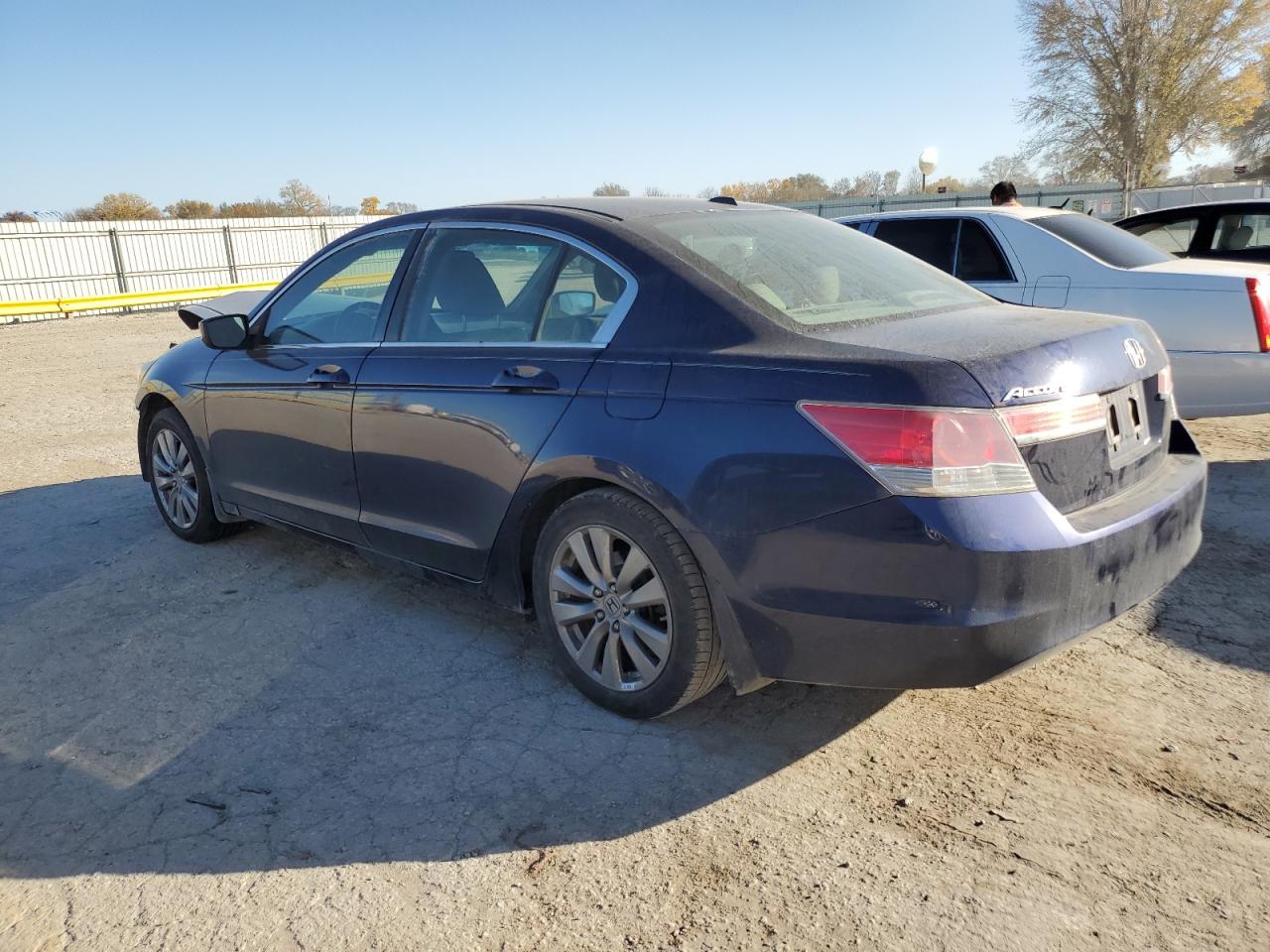 Изображение 2 Honda Accord Exl 2012 с VIN 1HGCP2F8XCA051152
