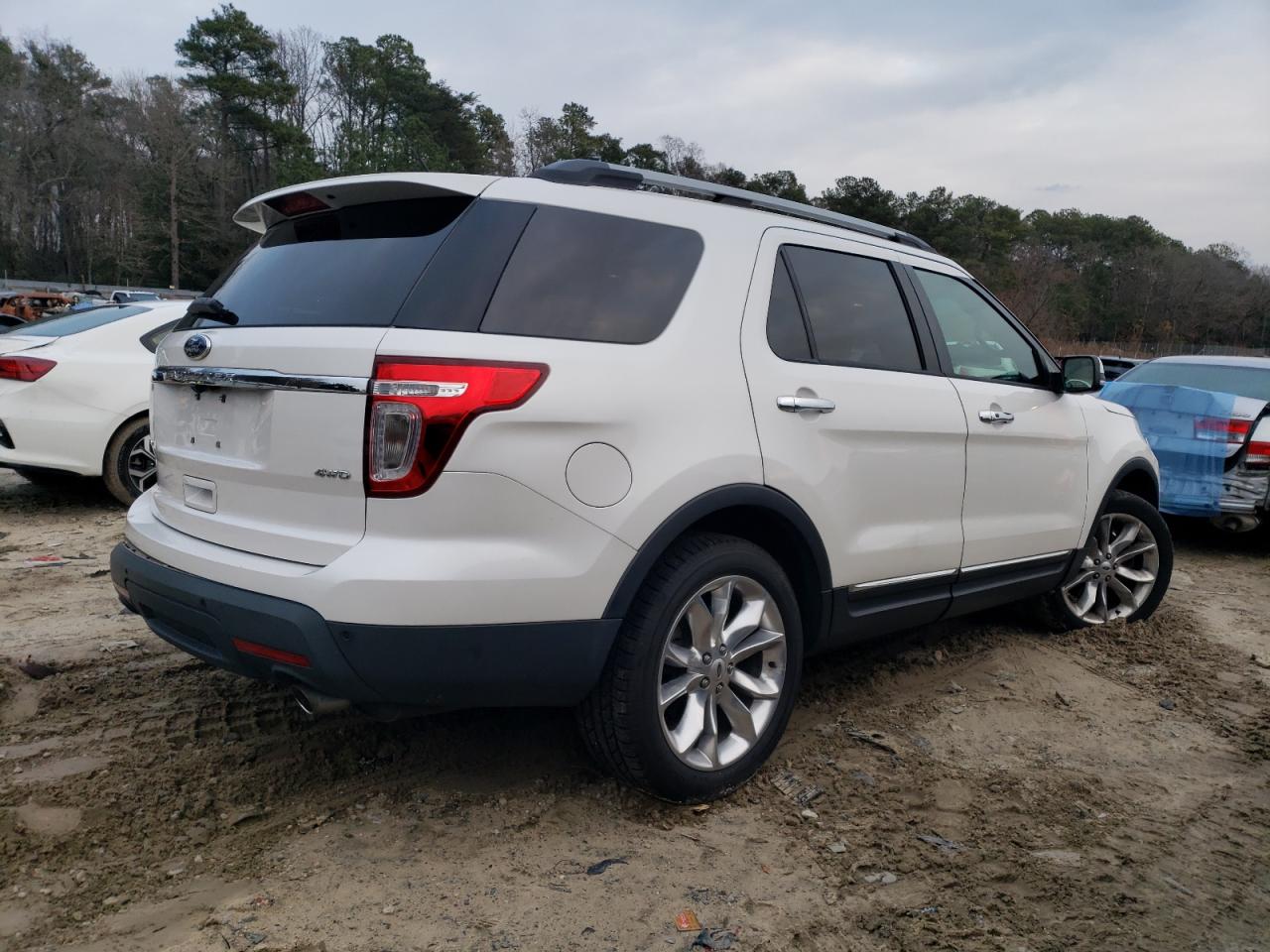 Image 3 of 2015 FORD EXPLORER LIMITED 2015 with VIN 1FM5K8F85FGA60573