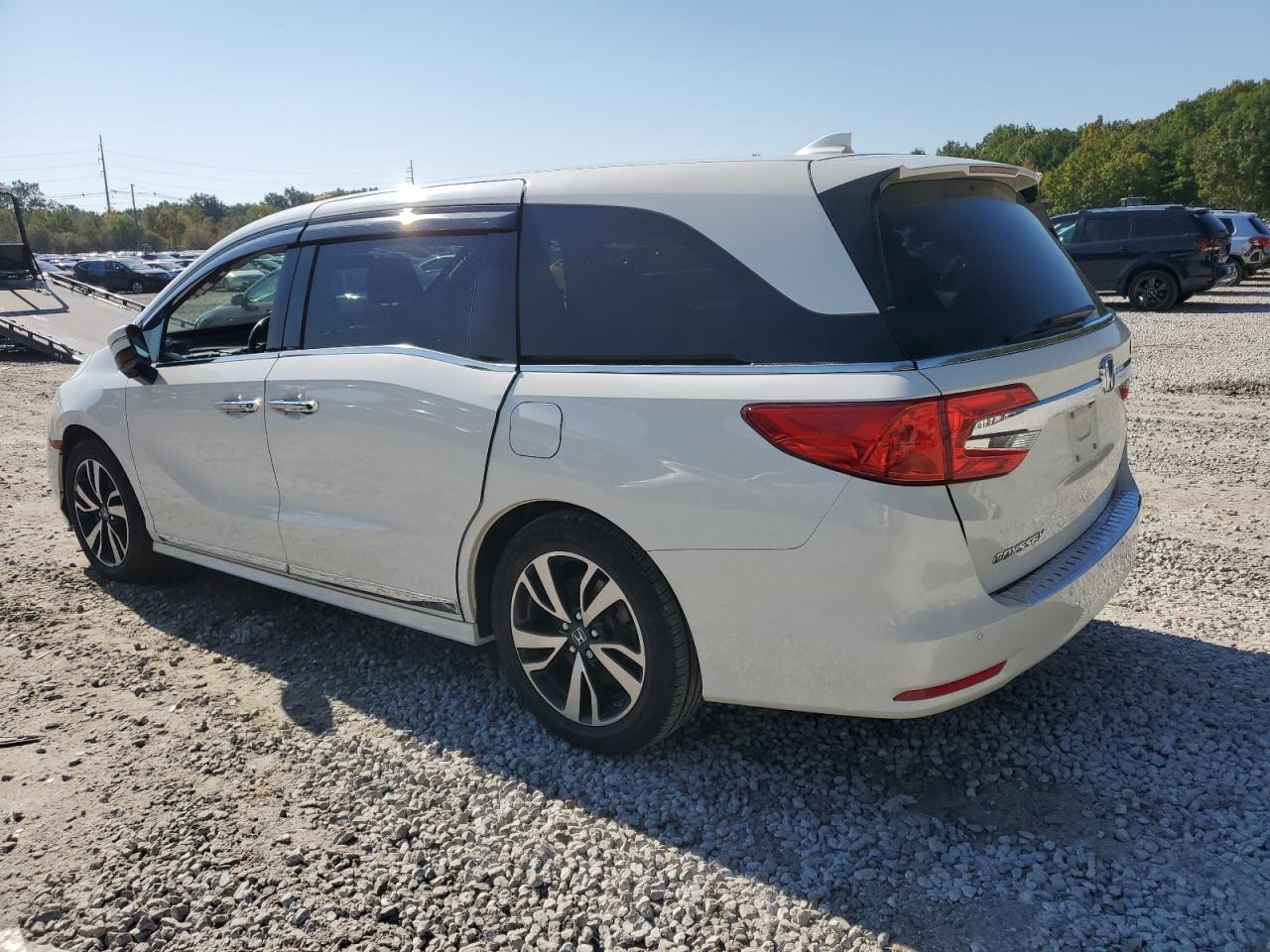 Image 2 of 2018 HONDA ODYSSEY ELITE 2018 with VIN 5FNRL6H95JB013429
