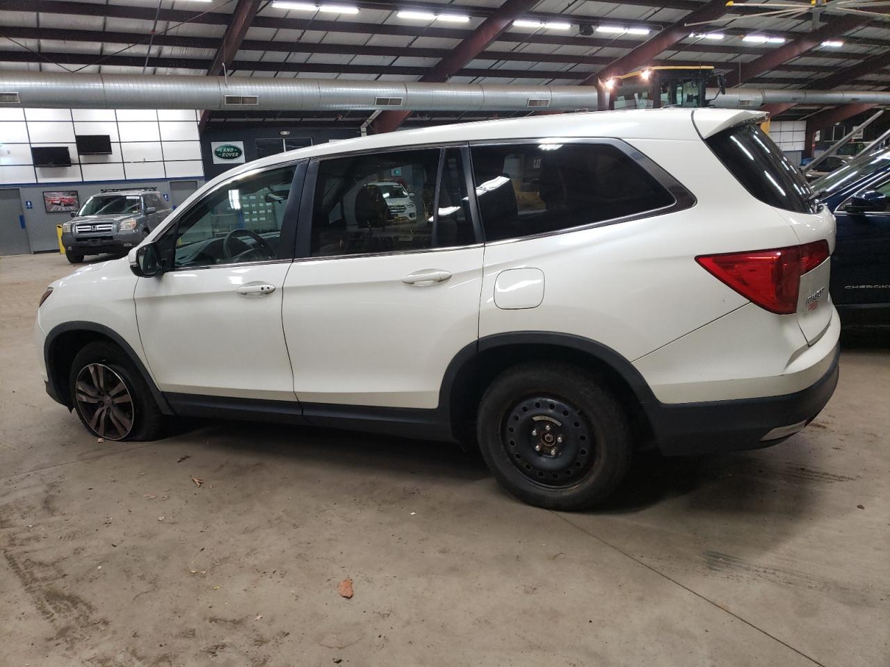 Изображение 2 2016 HONDA PILOT EX 2016 с VIN 5FNYF6H39GB010959