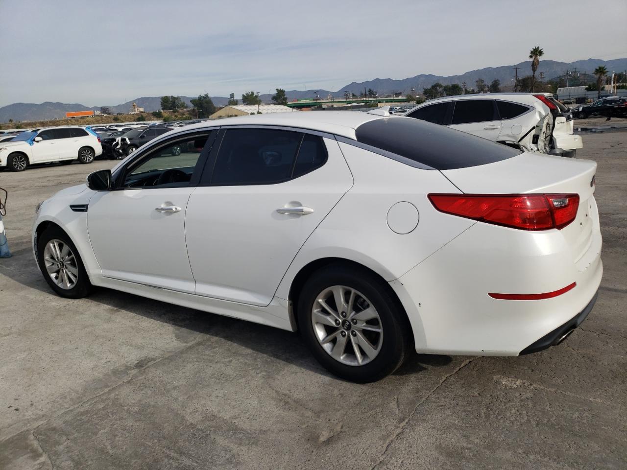 Изображение 2 2015 KIA OPTIMA LX 2015 с VIN KNAGM4A7XF5546884