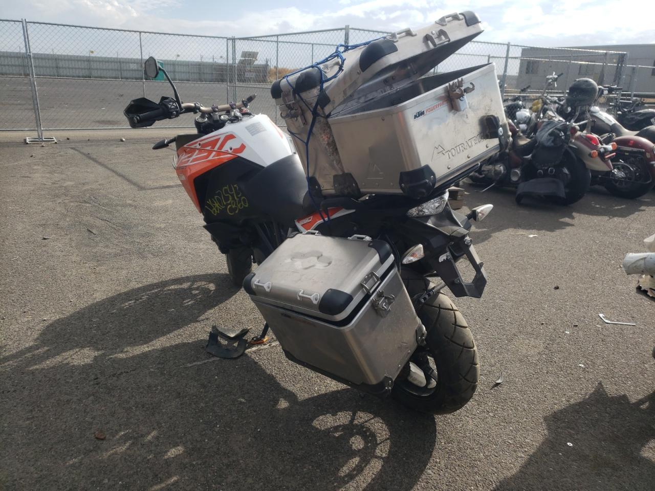Image 3 of 2018 KTM 1290 SUPER ADVENTURE S 2018 with VIN VBKV79402JM981750