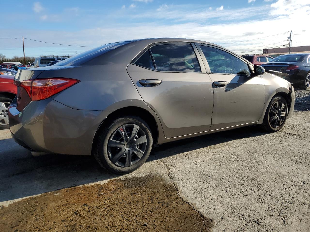 Image 3 of 2019 TOYOTA COROLLA L 2019 with VIN 2T1BURHE8KC241878