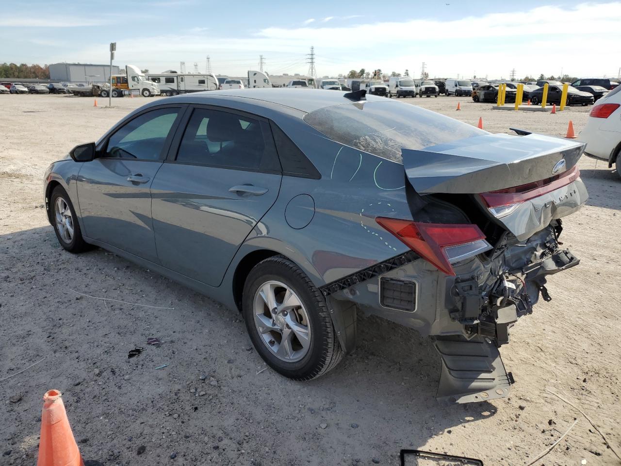 Image 2 of 2021 HYUNDAI ELANTRA SE 2021 with VIN KMHLL4AG9MU136001