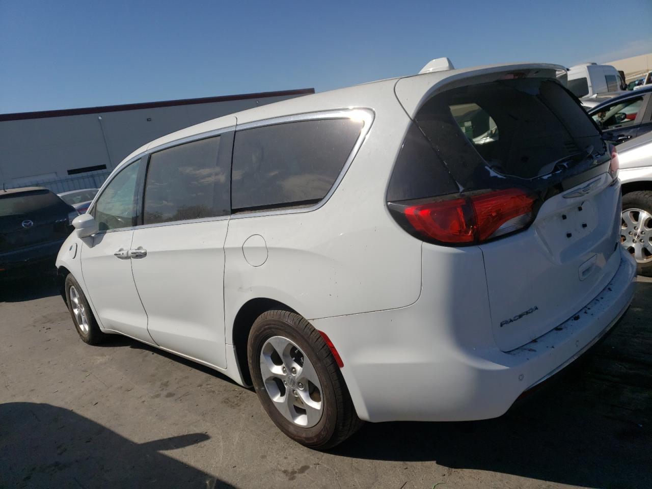 Obraz 2 z Chrysler Pacifica Hybrid Touring Plus 2018 z VIN 2C4RC1H70JR334333