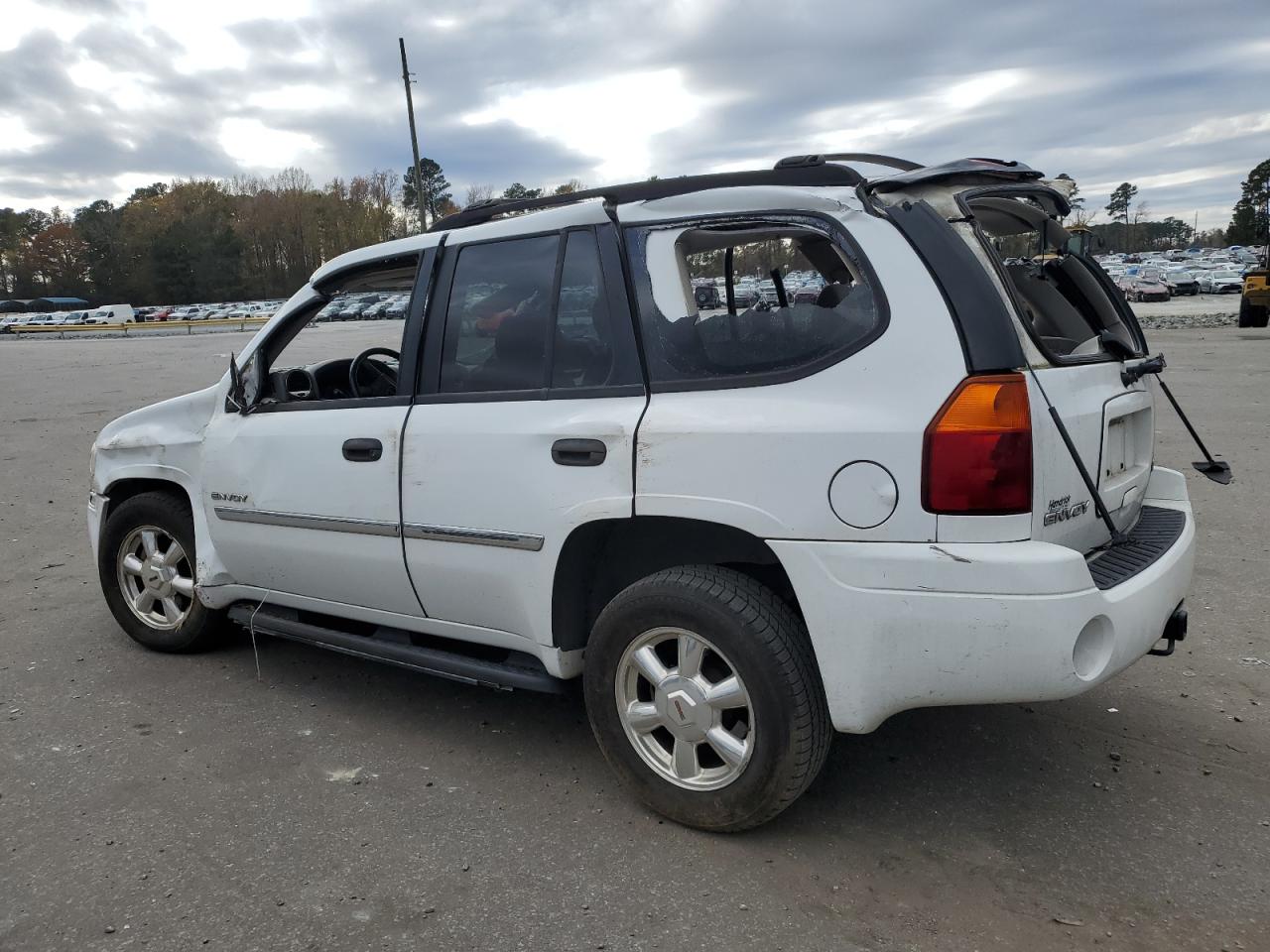 Image 2 of 2006 GMC ENVOY  2006 with VIN 1GKDT13S462289591