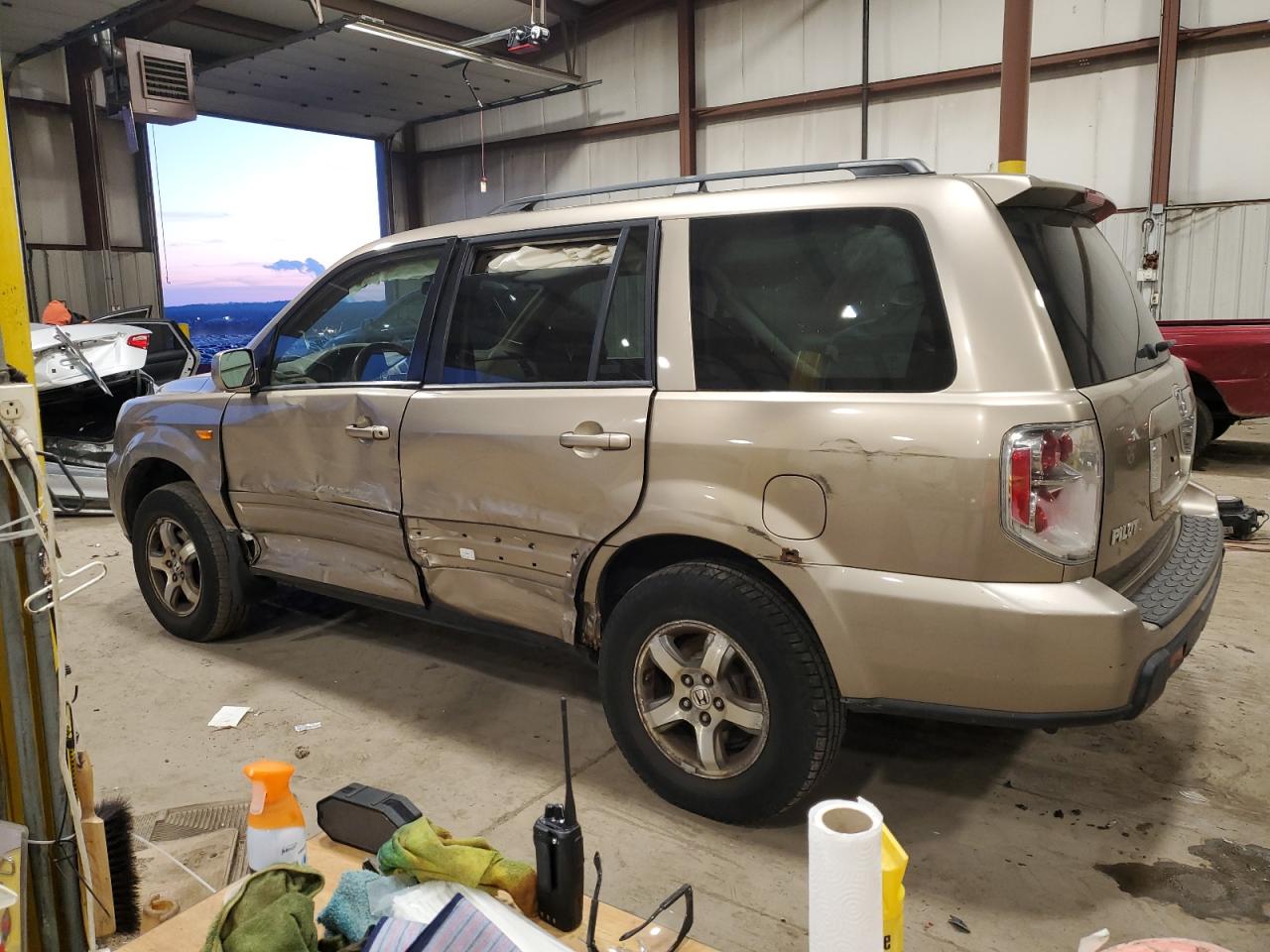 Изображение 2 2006 HONDA PILOT EX 2006 с VIN 2HKYF18416H557641