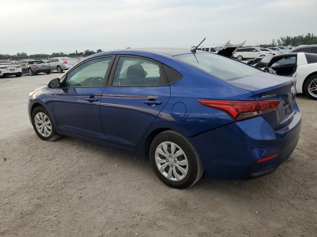 Изображение 2 2021 HYUNDAI ACCENT SE 2021 с VIN 3KPC24A67ME149178
