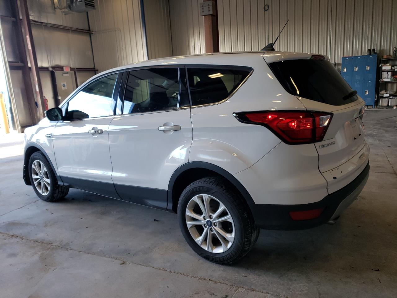 Image 2 of 2019 FORD ESCAPE SE 2019 with VIN 1FMCU9GD9KUC34319
