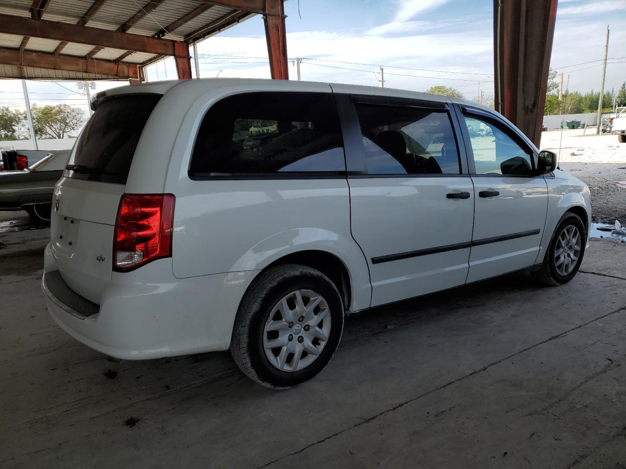 Изображение 3 2015 RAM TRADESMAN  2015 с VIN 2C4JRGAG3FR524093