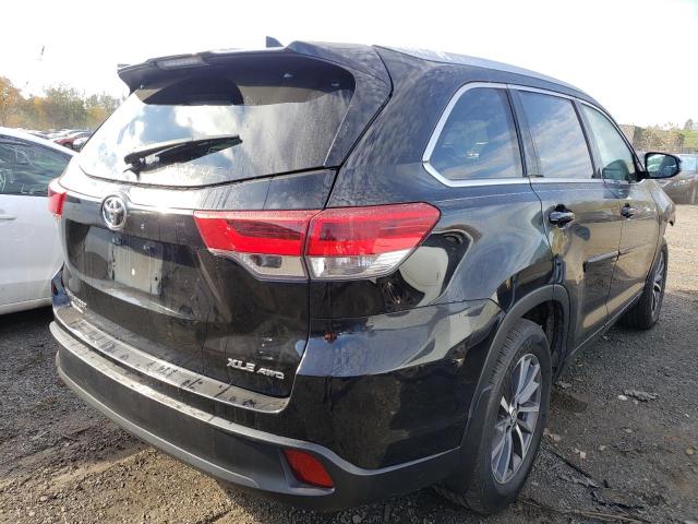 Image 3 of 2018 TOYOTA HIGHLANDER SE 2018 with VIN 5TDJZRFH5JS910351
