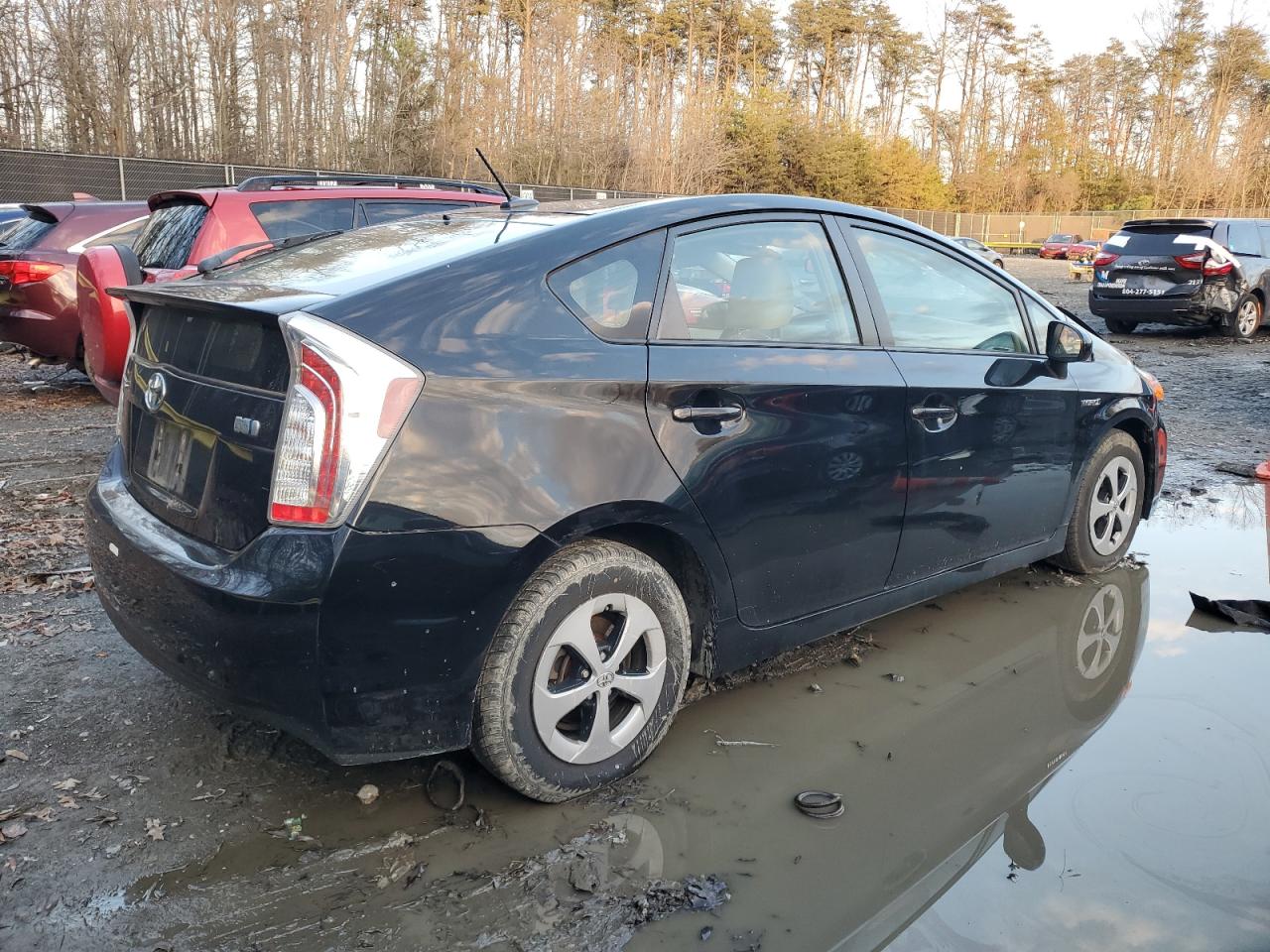 Image 3 of 2015 TOYOTA PRIUS  2015 with VIN JTDKN3DU9F0429588