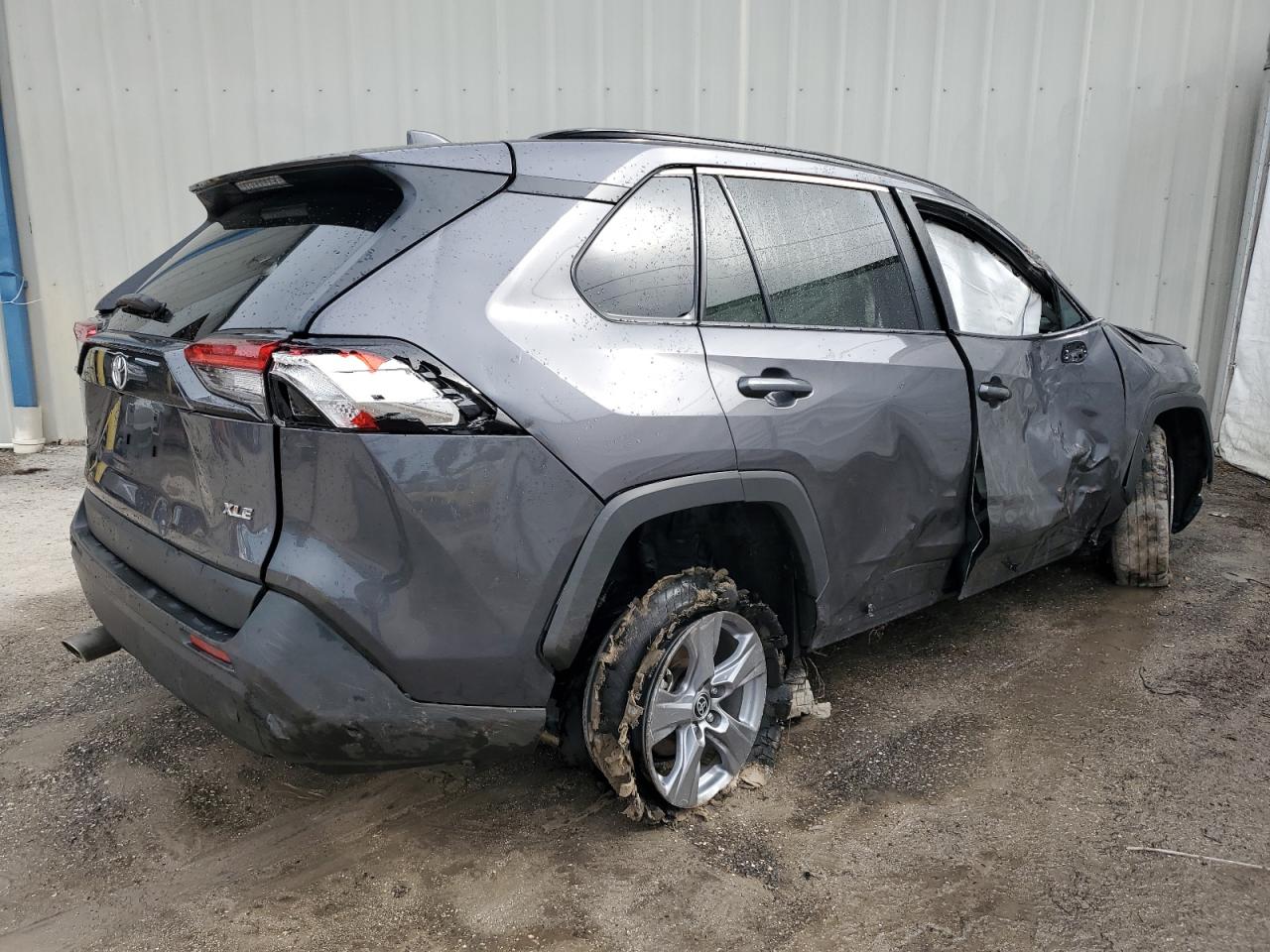 Image 3 of 2022 TOYOTA RAV4 XLE 2022 with VIN 2T3W1RFV6NW201497