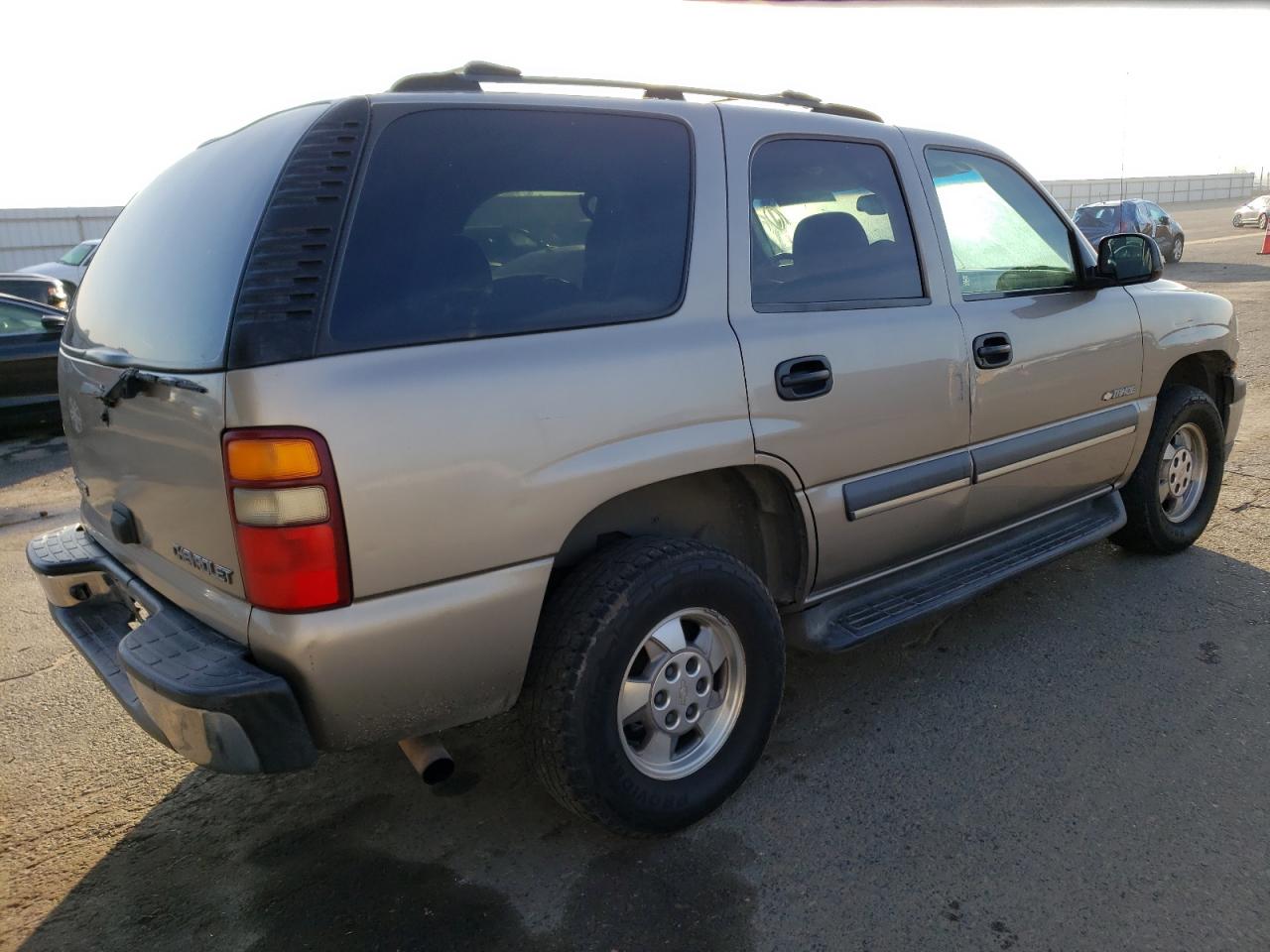 Image 3 of 2003 CHEVROLET TAHOE C1500 2003 with VIN 1GNEC13V33R211274
