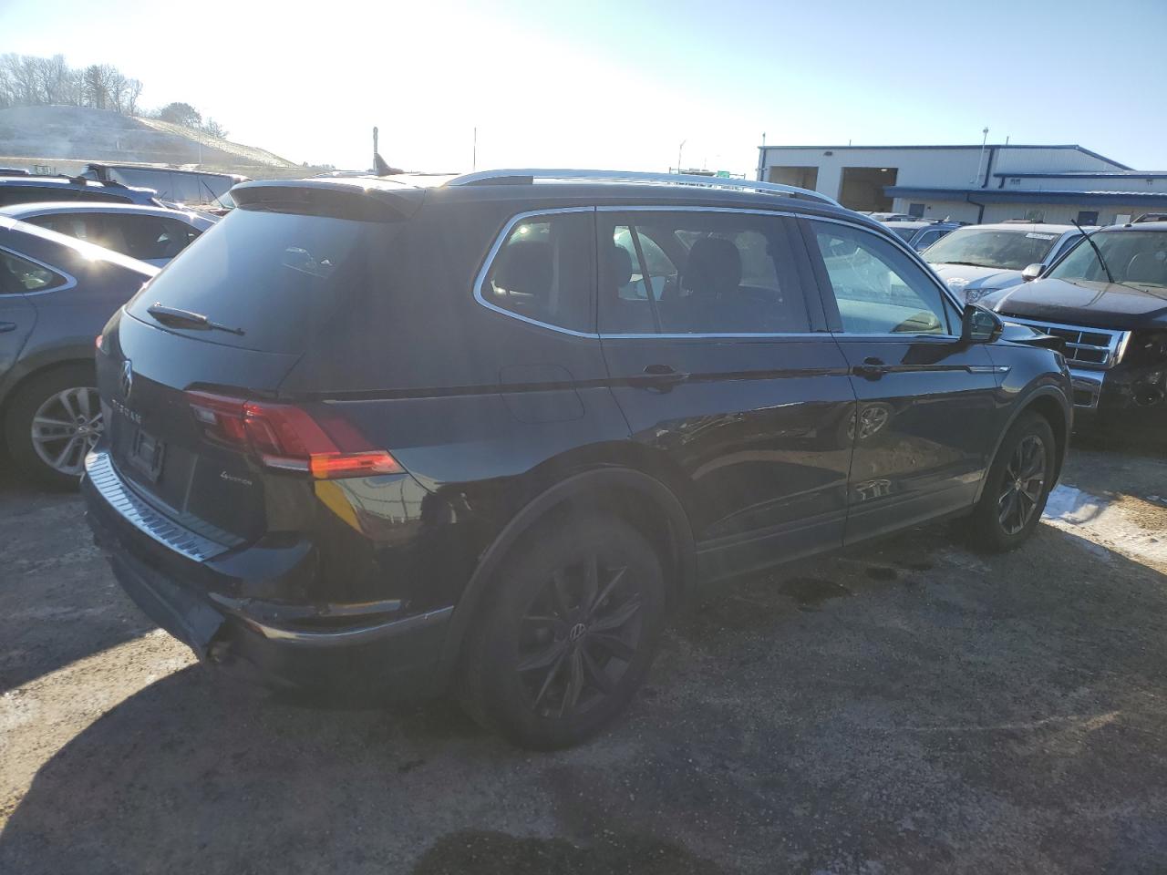 Изображение 3 2022 VOLKSWAGEN TIGUAN SE 2022 с VIN 3VV2B7AX5NM083499