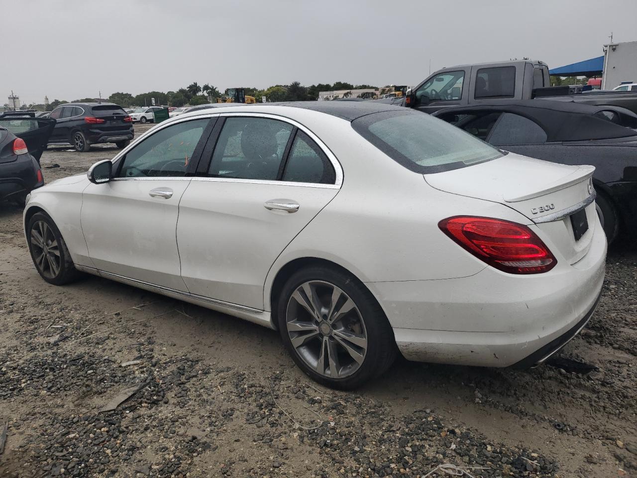 Image 2 of 2015 MERCEDES-BENZ C 300 4MATIC 2015 with VIN 55SWF4KB3FU056490