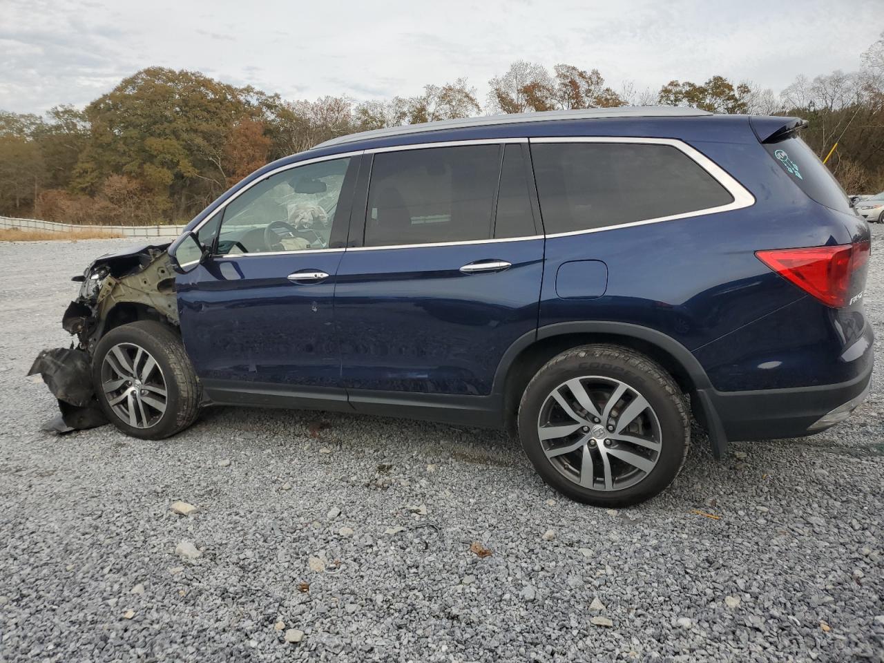 Image 2 of 2017 HONDA PILOT TOURING 2017 with VIN 5FNYF6H93HB039024
