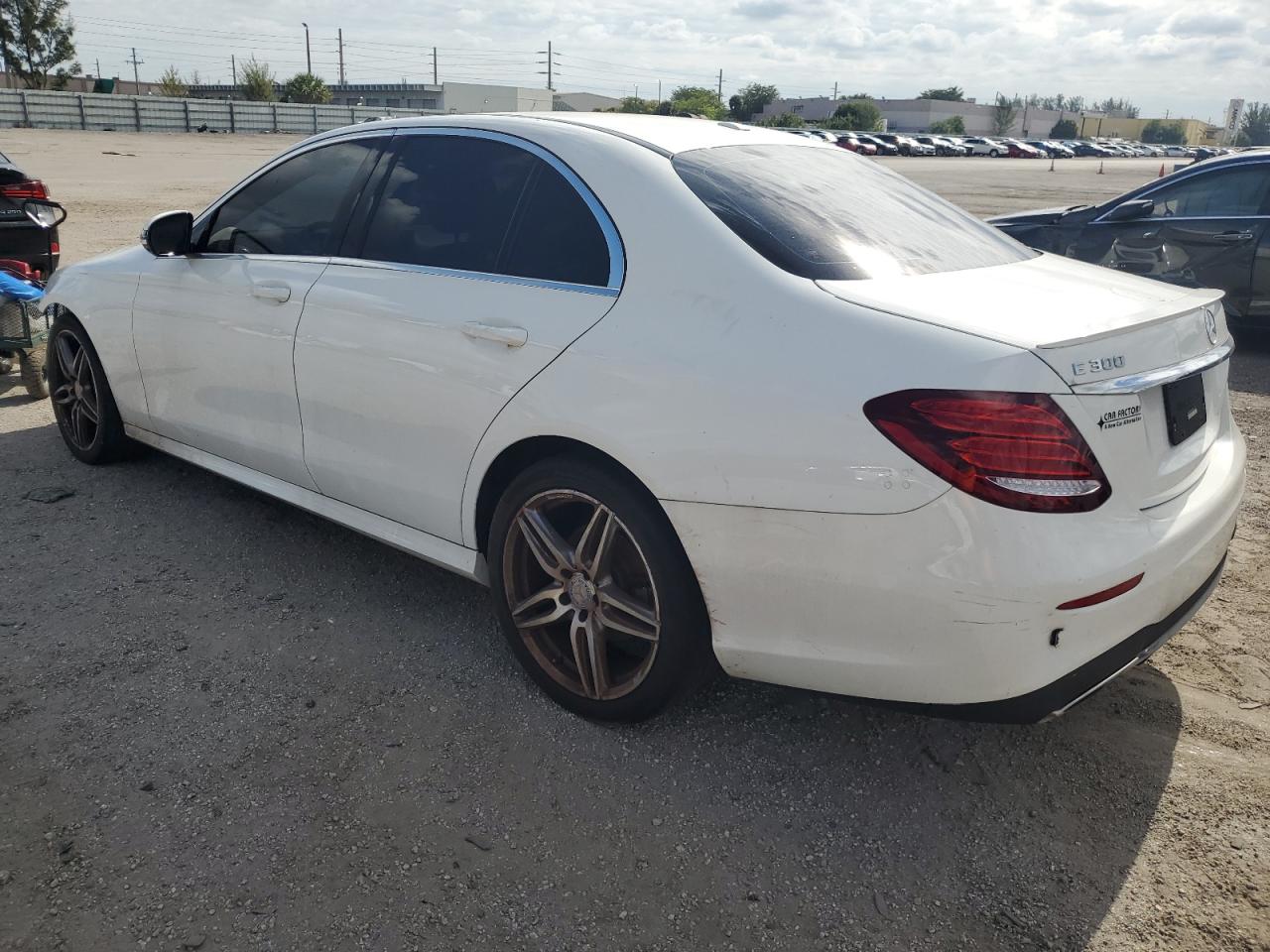 Изображение 2 2017 MERCEDES-BENZ E 300 4MATIC 2017 с VIN WDDZF4KB8HA102329