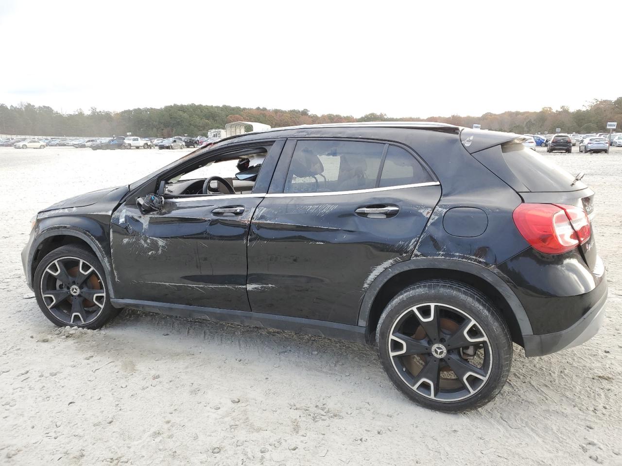 Obraz 2 z 2018 MERCEDES-BENZ GLA 250 2018 z VIN WDCTG4EB4JJ499031