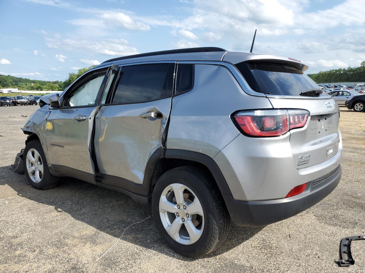 Image 2 of 2018 JEEP COMPASS LATITUDE 2018 with VIN 3C4NJDBBXJT342276