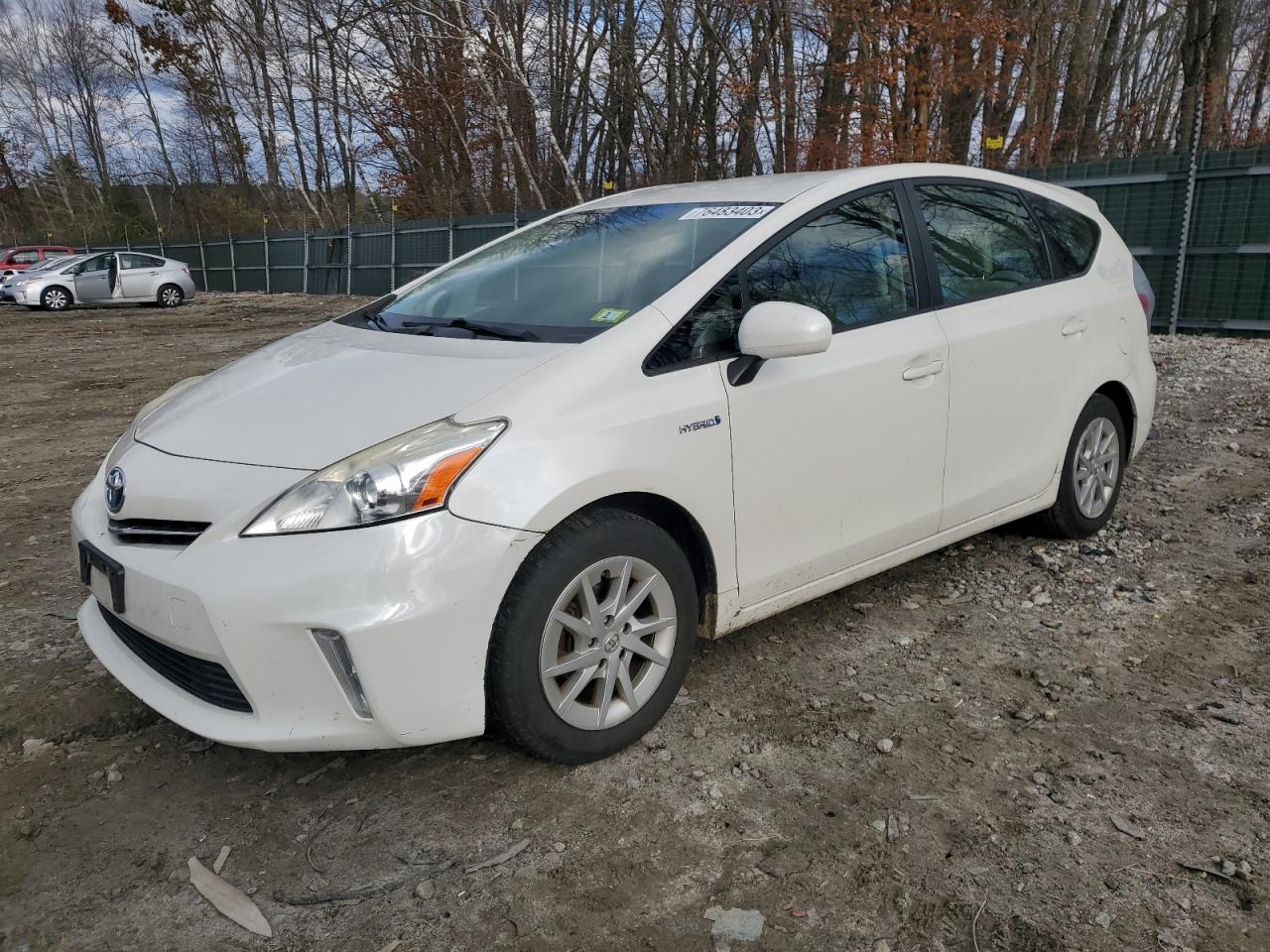 Изображение Toyota Prius V 2012