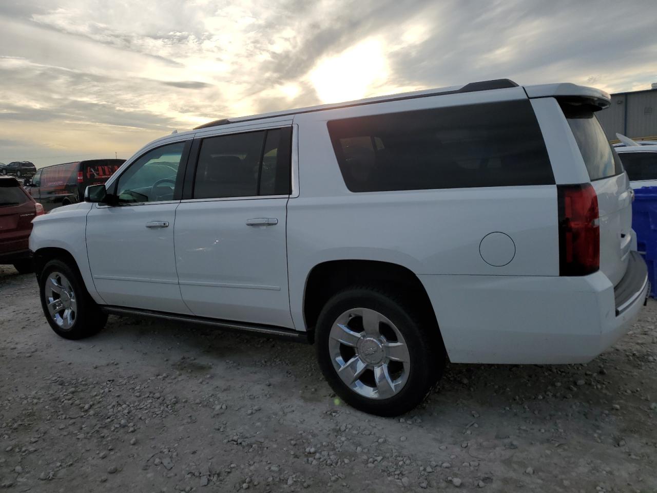 Obraz 2 z 2016 CHEVROLET SUBURBAN C1500 LTZ 2016 z VIN 1GNSCJKC1GR178316