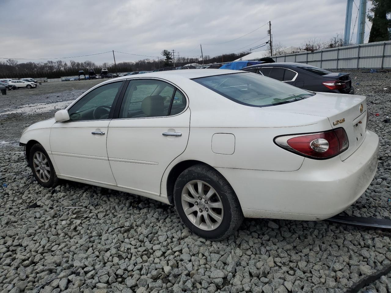 Obraz 2 z 2004 LEXUS ES 330 2004 z VIN JTHBA30G945015172
