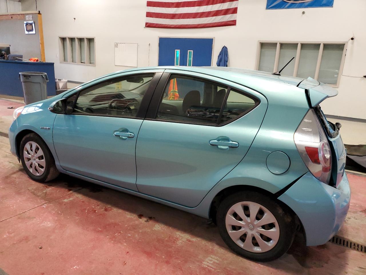 Изображение 2 2013 TOYOTA PRIUS C  2013 с VIN JTDKDTB34D1039731