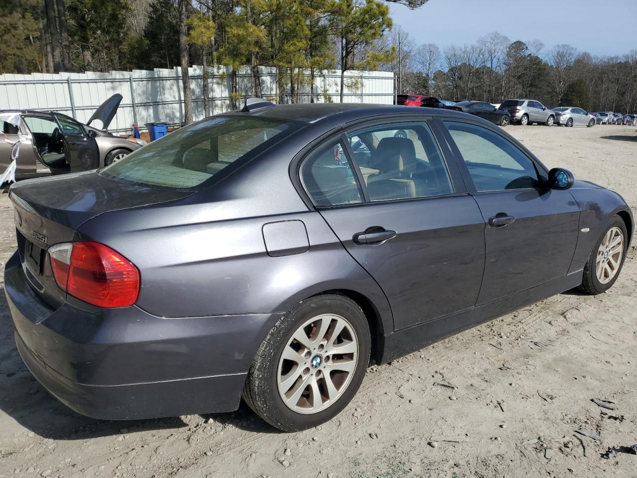 Изображение 3 2006 BMW 325 I 2006 с VIN WBAVB13556KX40912