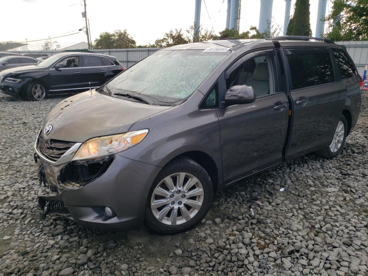 Image 1 of 2014 TOYOTA SIENNA XLE 2014 with VIN 5TDDK3DC6ES077963