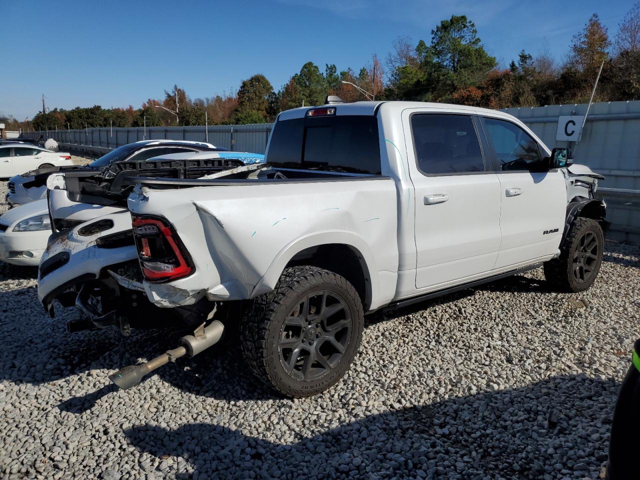 Obraz 3 z 2022 RAM 1500 LARAMIE 2022 z VIN 1C6SRFJT2NN182330