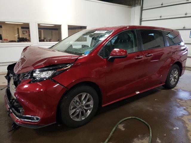 Image 1 of 2022 TOYOTA SIENNA XLE 2022 with VIN 5TDYRKEC5NS103037