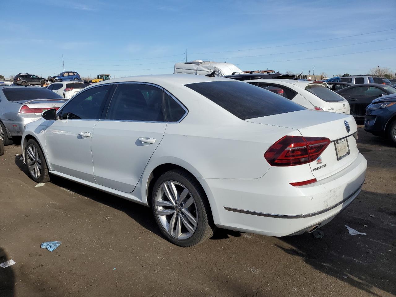 Obraz 2 z 2018 VOLKSWAGEN PASSAT SE 2018 z VIN 1VWBA7A32JC013725