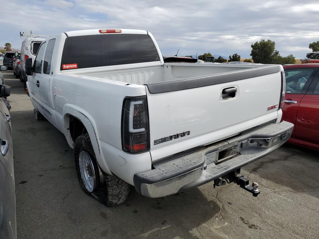 Image 2 of 2005 GMC SIERRA C2500 HEAVY DUTY 2005 with VIN 1GTHC29U55E177987