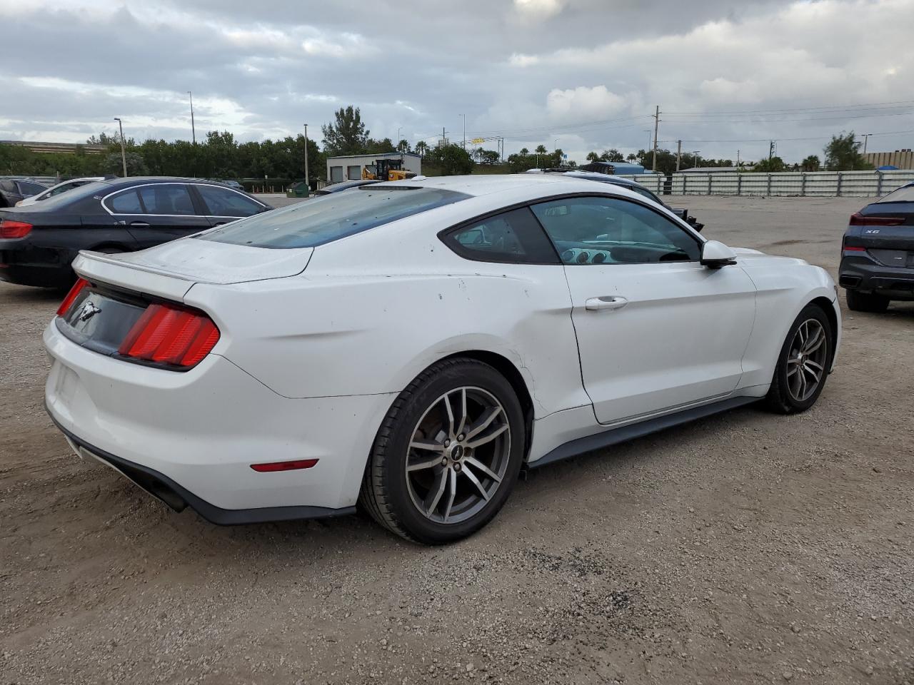 Image 3 of 2016 FORD MUSTANG  2016 with VIN 1FA6P8TH4G5247241