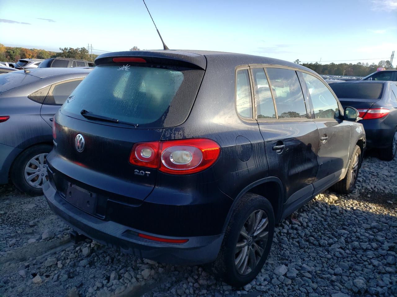 Image 3 of 2010 VOLKSWAGEN TIGUAN S 2010 with VIN WVGAV7AX8AW000543