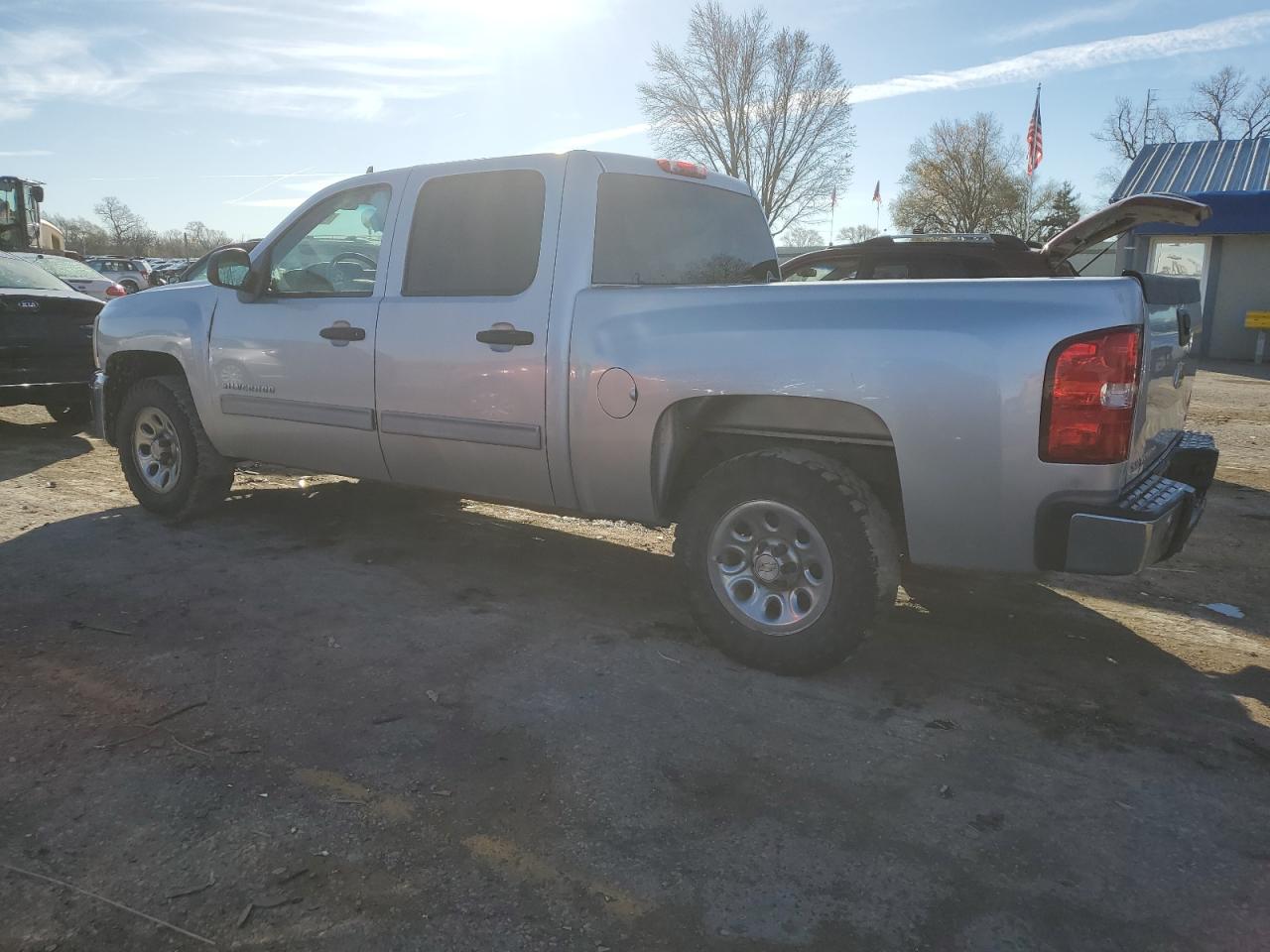 Image 2 of 2013 CHEVROLET SILVERADO K1500 LT 2013 with VIN 3GCPKSEA8DG152115