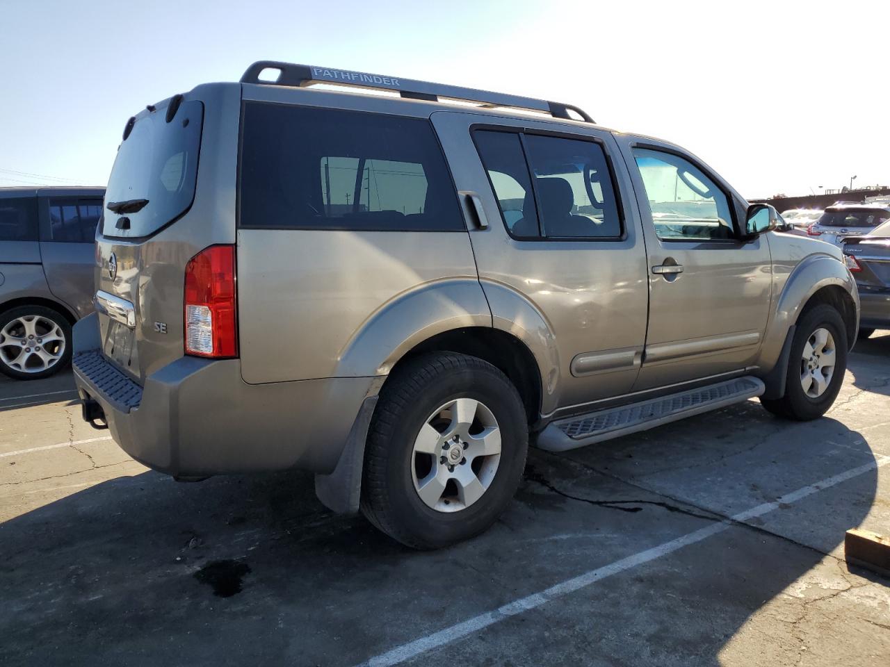 Obraz 3 z 2004 NISSAN PATHFINDER LE 2004 z VIN 5N1AR18U65C705779