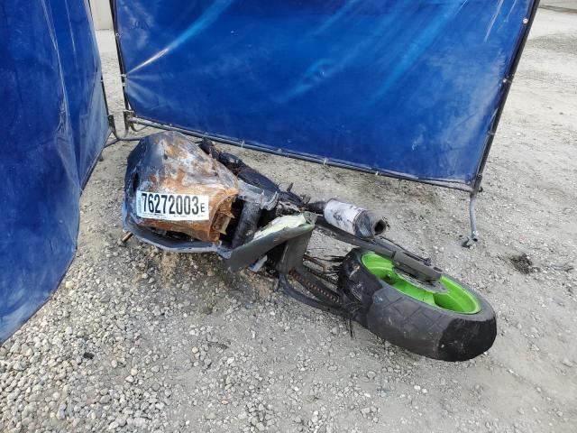 Obraz 3 z 2004 SUZUKI GSX-R600 K 2004 z VIN JS1GN7CA842104463