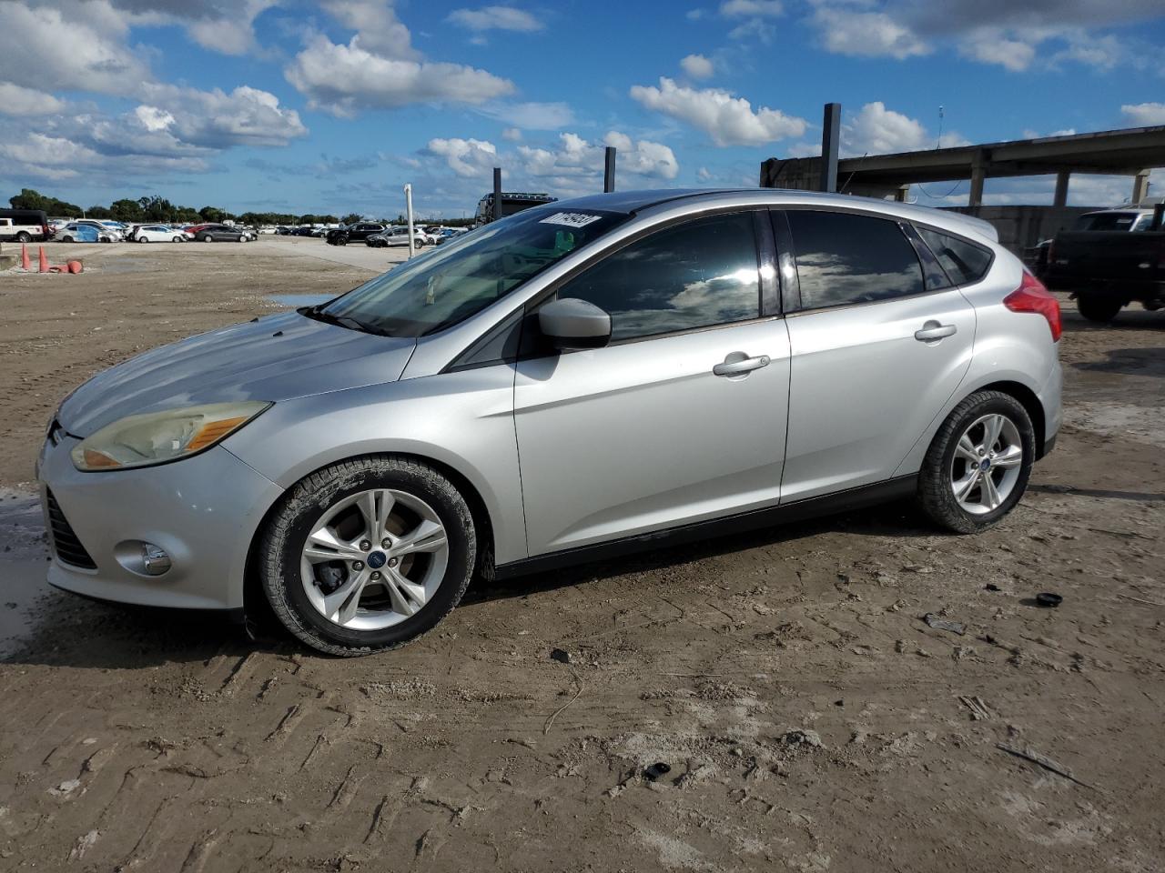 Image 1 of 2012 FORD FOCUS SE 2012 with VIN 1FAHP3K23CL308562
