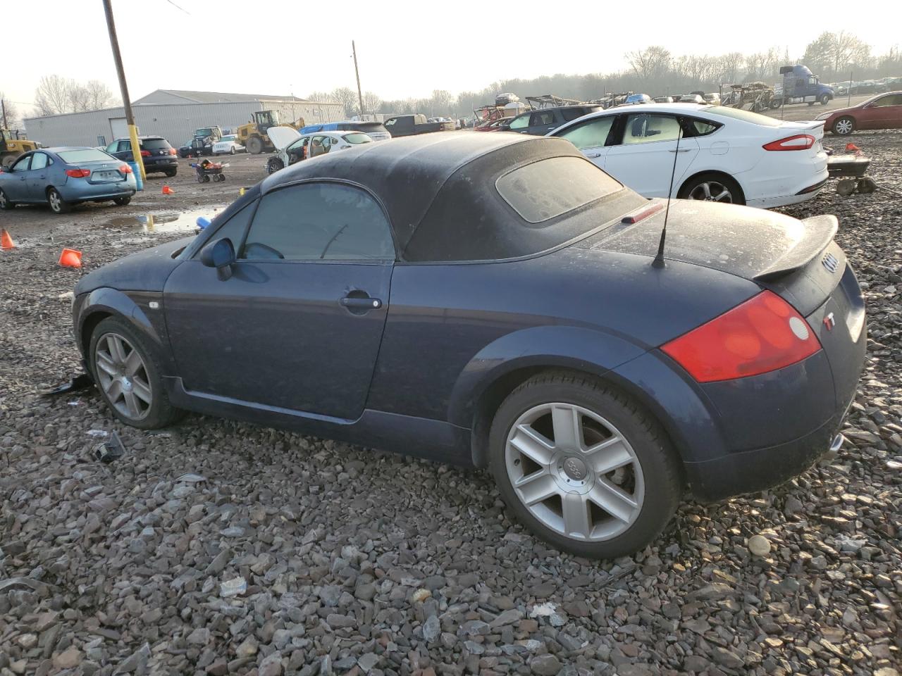 Obraz 2 z 2003 AUDI TT  2003 z VIN TRUTC28N931015178