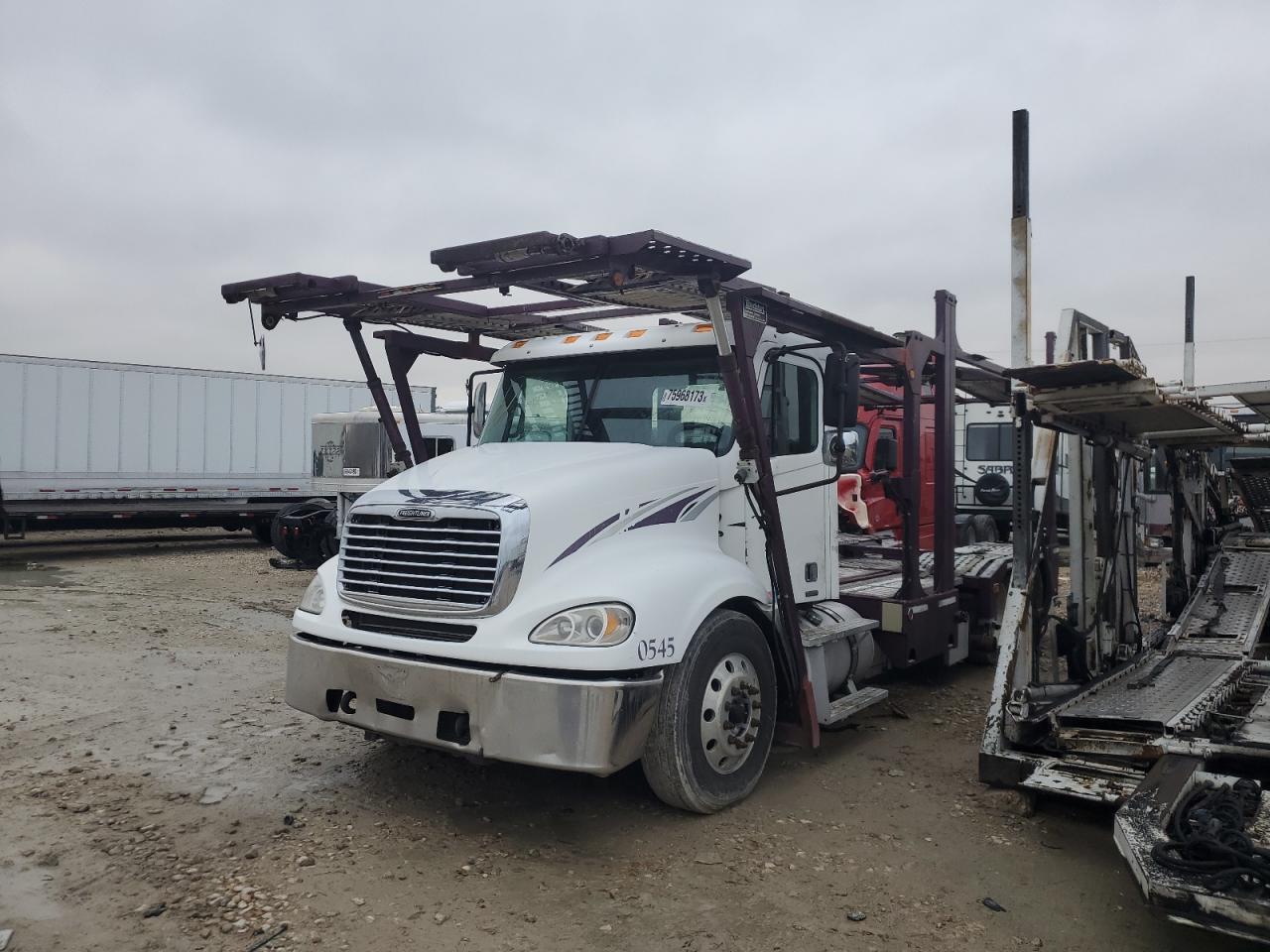 Image 2 of 2005 FREIGHTLINER COLUMBIA 112 2005 with VIN 1FVHF0DE35PU37047