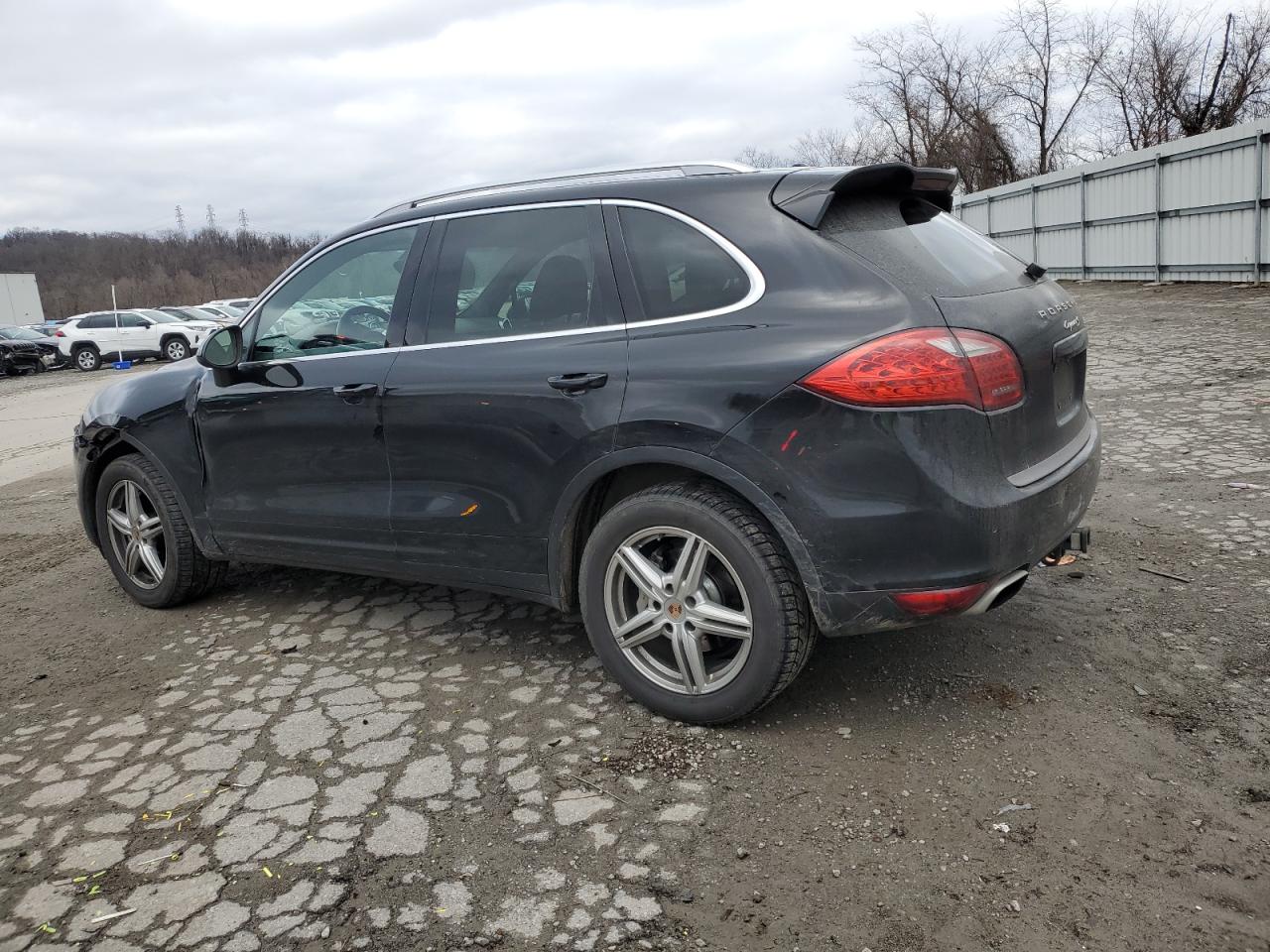 Obraz 2 z 2013 PORSCHE CAYENNE S 2013 z VIN WP1AB2A26DLA86668
