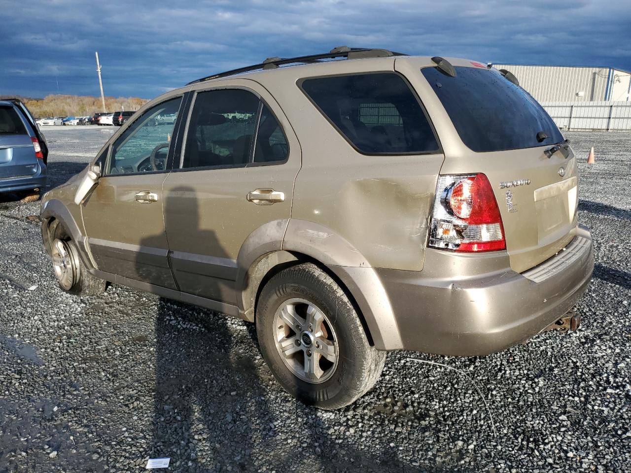 Image 2 of 2003 KIA SORENTO EX 2003 with VIN KNDJC733035171560