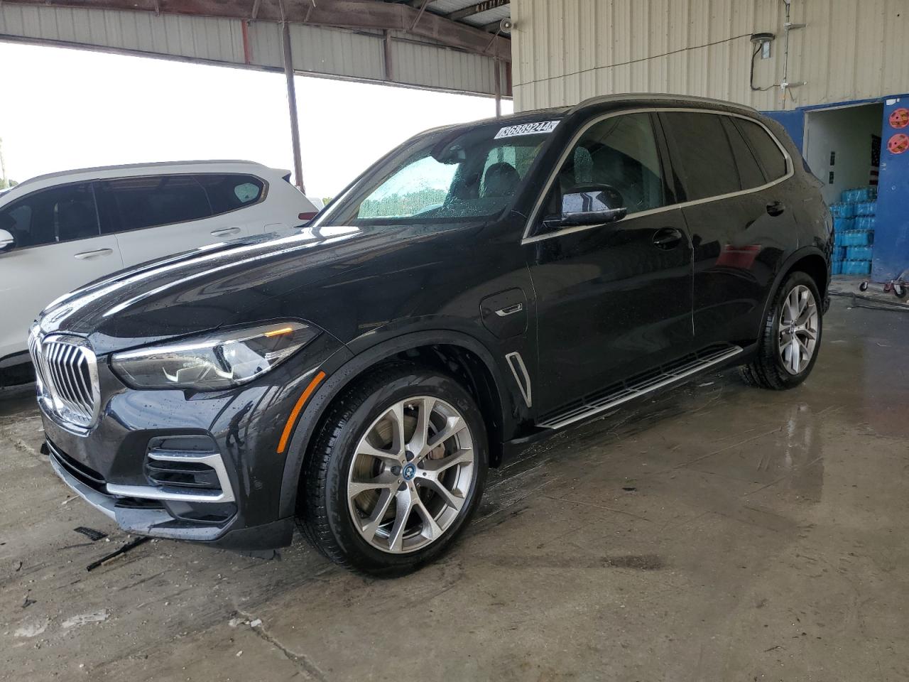 Изображение 1 2023 BMW X5 XDRIVE45E 2023 с VIN 5UXTA6C04P9N50315