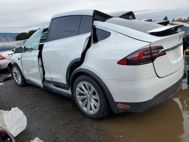 Obraz 2 z 2020 TESLA MODEL X  2020 z VIN 5YJXCAE24LF282235