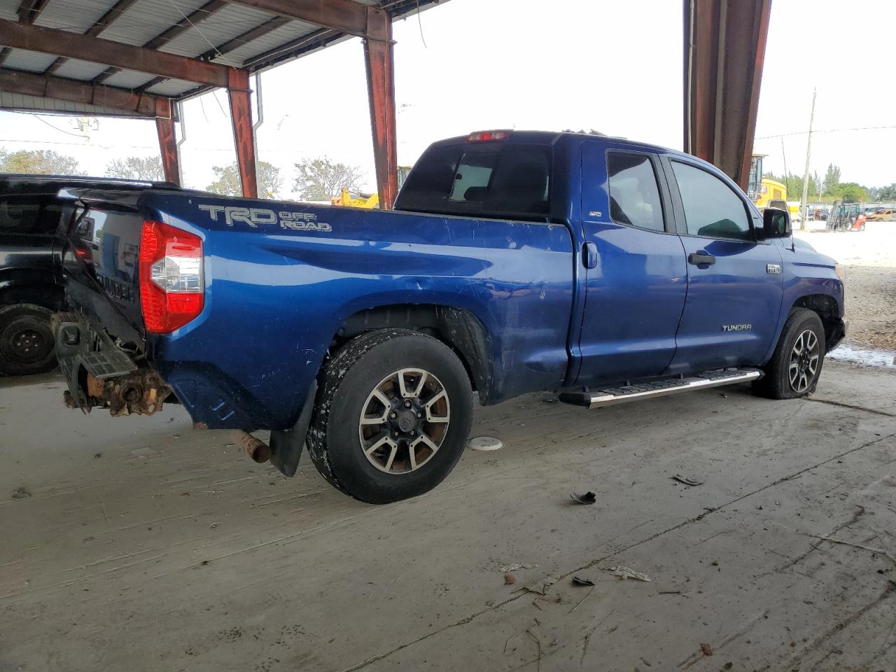Image 3 of 2015 TOYOTA TUNDRA DOUBLE CAB SR/SR5 2015 with VIN 5TFRY5F13FX182127