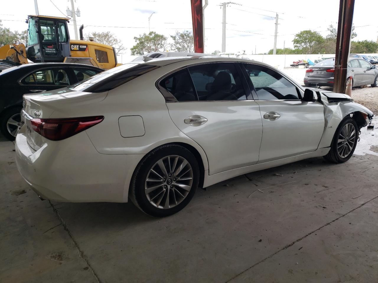 Изображение 3 2018 INFINITI Q50 LUXE 2018 с VIN JN1EV7AP7JM590755