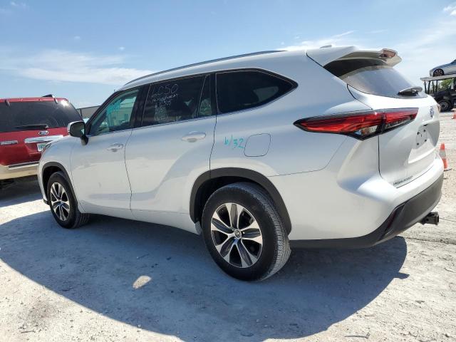 Obraz 2 z 2022 TOYOTA HIGHLANDER XLE 2022 z VIN 5TDGZRAH4NS560511