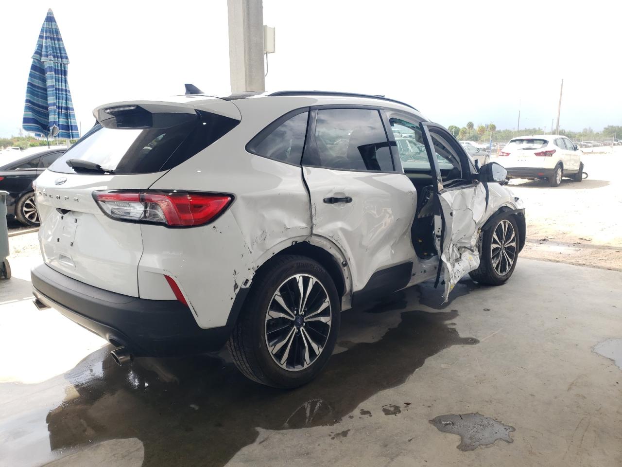 Image 3 of 2022 FORD ESCAPE SE 2022 with VIN 1FMCU0G65NUA43238
